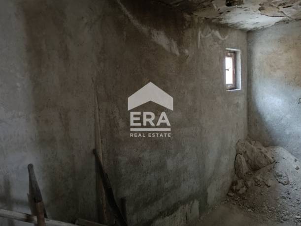 ЕКСКЛУЗИВНО ERA продава двуетажна къща