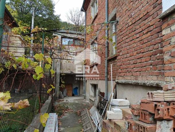 Къща за продажба в Кольо Фичето, Сливен