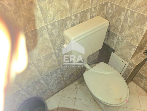 ЕРА Хоум предлага на Вашето внимание тристаен апартамент за продажба в близост до моста на Герджика!