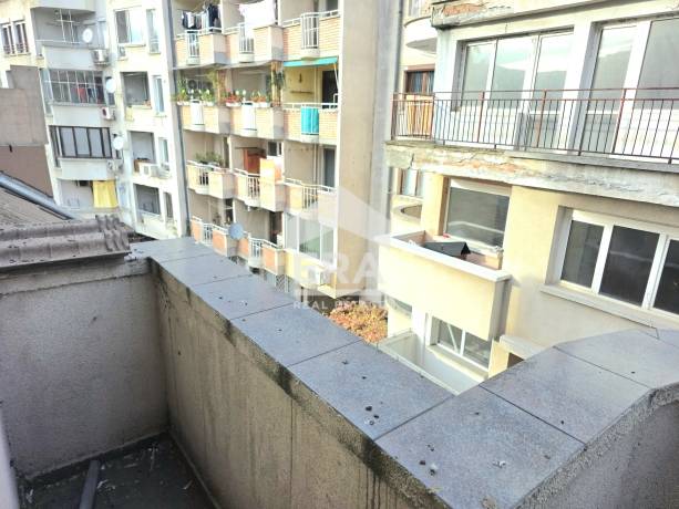 Тристаен апартамент за продажба в Кършияка, Пловдив