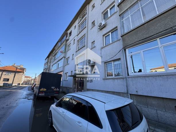 ЕКСКЛУЗИВНО! ЕРА Дръстър предлага за продажба просторен четиристаен апартамент в центъра на град Силистра!
