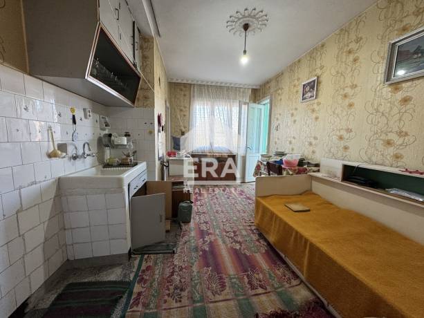 ЕКСКЛУЗИВНО! ЕРА Дръстър предлага за продажба просторен четиристаен апартамент в центъра на град Силистра!