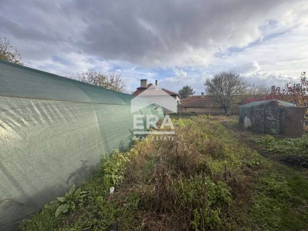 ERA Casa продава масивна двуетажна къща в с. Тополчане