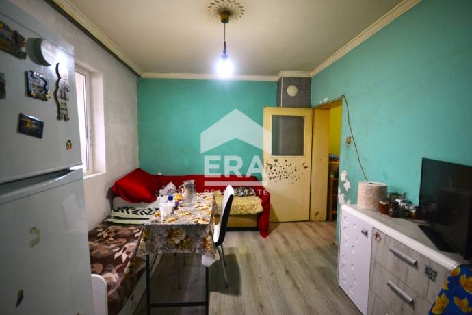 Четиристаен апартамент за продажба в Каменни, Хасково