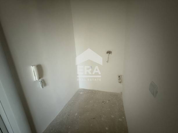 Четиристаен апартамент за продажба, с морска панорама и 5 паркоместа, в новопостроена сграда с Акт 16, в близост до центъра на кв. Виница, Варна