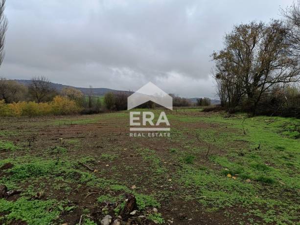ЕРА Сити Център продава УПИ в с. Съединение