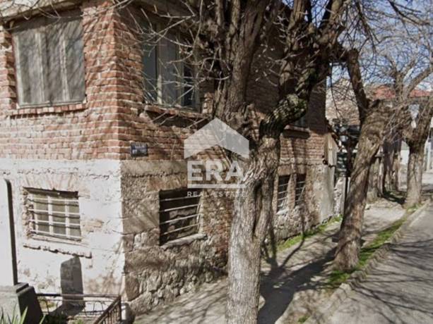 Два парцела с две къщи в кв.Любен Каравелов