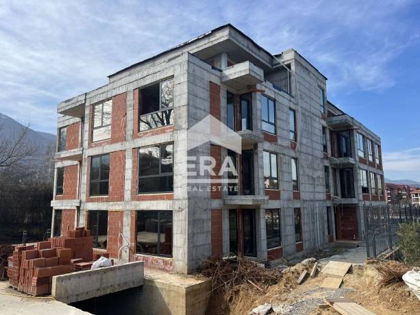 Ера Тера продава нов четиристаен апартамент № 15 в м. Гърдова глава.