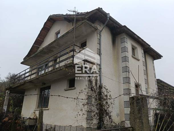 САМО В ЕРА! ЕРА Сити Център продава двуетажна къща - вила в с. Остра Могила