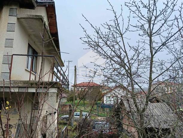 САМО В ЕРА! ЕРА Сити Център продава двуетажна къща - вила в с. Остра Могила