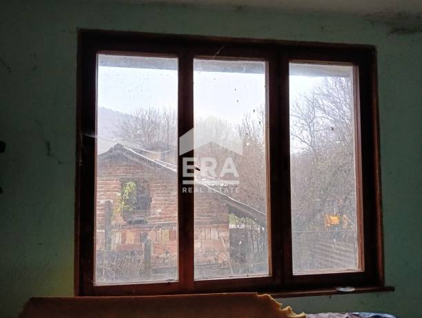 САМО В ЕРА! ЕРА Сити Център продава двуетажна къща - вила в с. Остра Могила