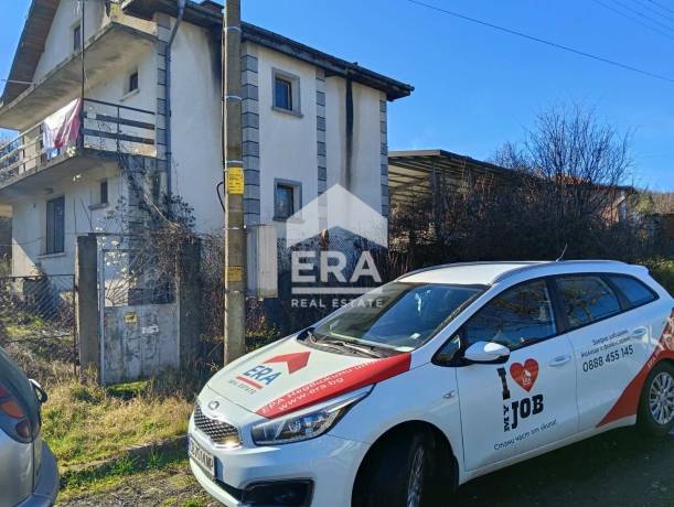 САМО В ЕРА! ЕРА Сити Център продава двуетажна къща - вила в с. Остра Могила