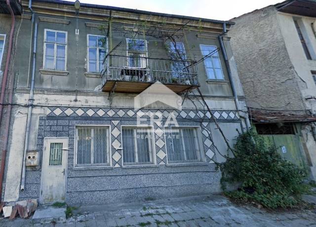 Къща с двор в старата част на гр. Велико Търново