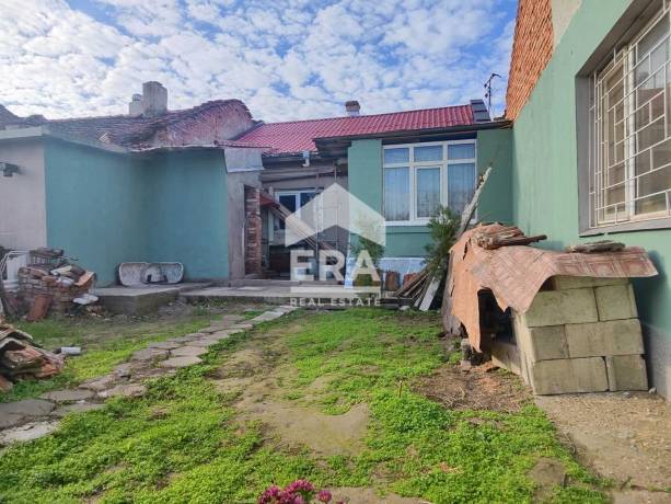ЕКСКЛУЗИВНО ОТ ЕРА ДРЪСТЪР! Едноетажна къща в кв. Изток!