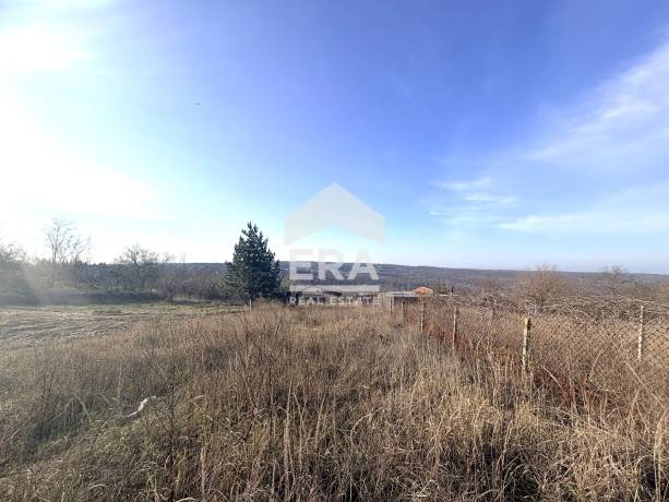 Урегулиран поземлен имот за продажба, в м-т Боровец Север, Варна, на 750 м от главен път