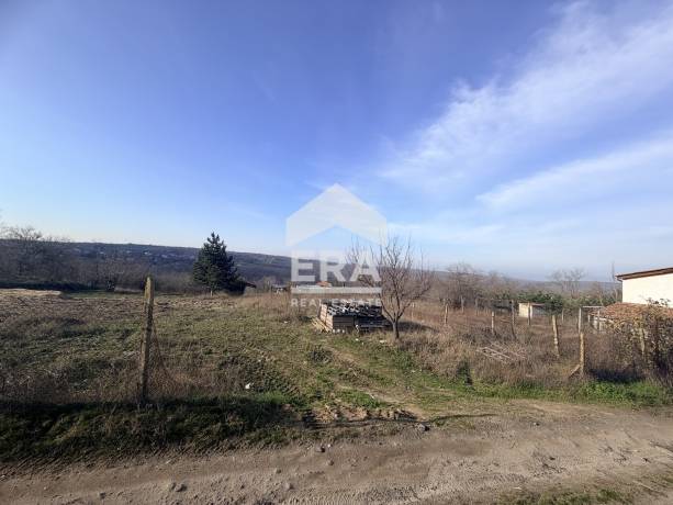 Урегулиран поземлен имот за продажба, в м-т Боровец Север, Варна, на 750 м от главен път