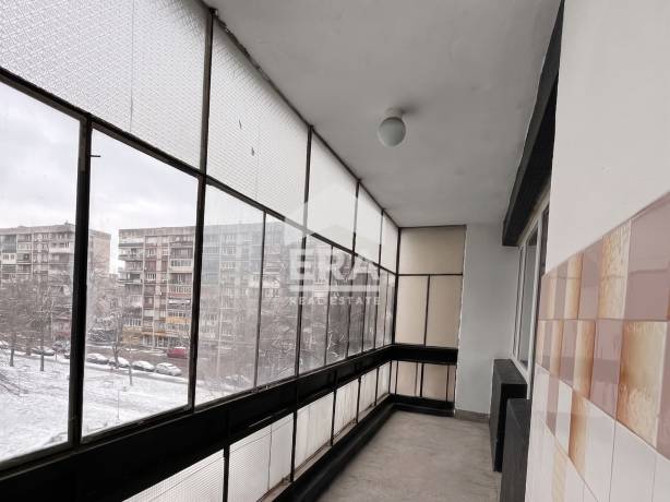 Тристаен апартамент за продажба в Цюр, Русе