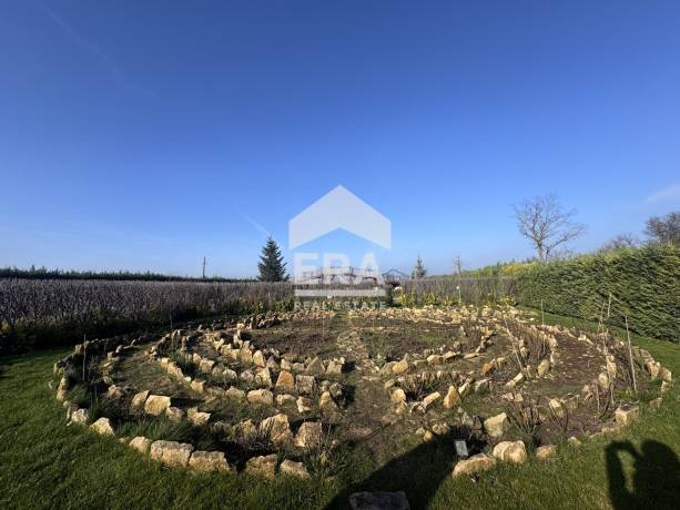 Бизнес имот "Rosarium Bilkarium" за продажба в с. Неофит Рилски , област Варна, община Ветрино.