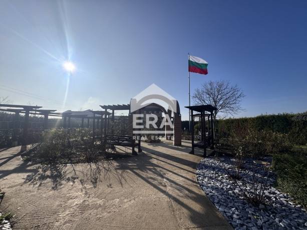Бизнес имот "Rosarium Bilkarium" за продажба в с. Неофит Рилски , област Варна, община Ветрино.