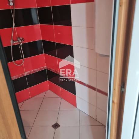 Маломерен тристаен апартамент в района на базар "Левски", с площ 50 кв.м