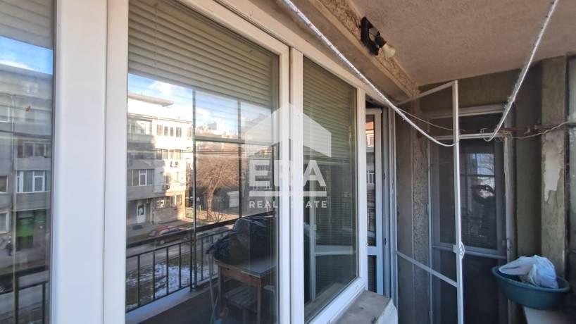 Тристаен апартамент за продажба във Винс, Варна
