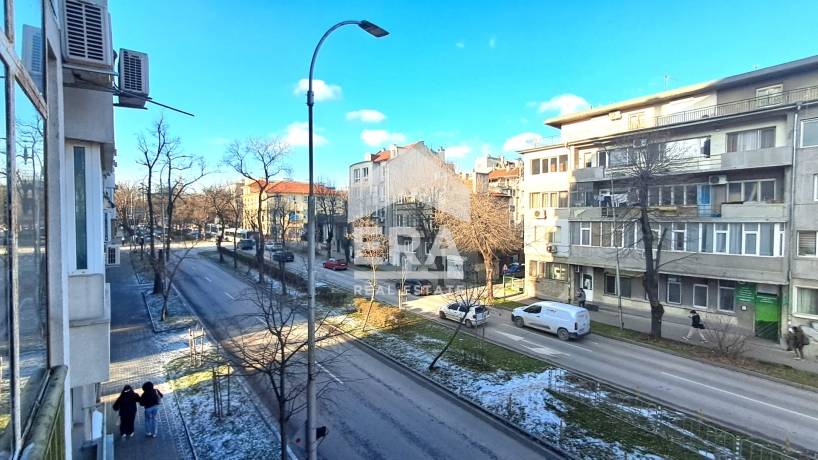 Тристаен апартамент за продажба във Винс, Варна