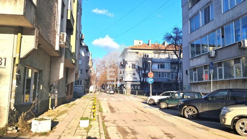 Тристаен апартамент за продажба във Винс, Варна