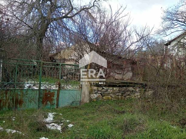 ЕРА Сити Център предлага за продажба урегулиран поземлен имот в землището на село Лозен