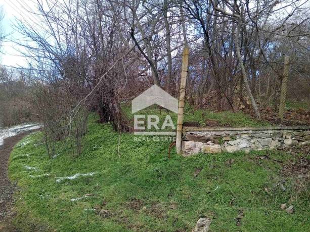 ЕРА Сити Център предлага за продажба урегулиран поземлен имот в землището на село Лозен