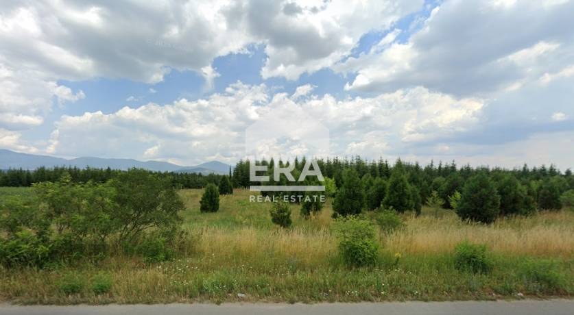 Парцел със 110 м. лице на главен път до гр. Казанлък