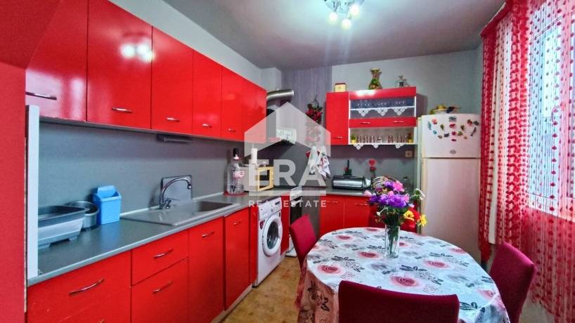 Тристаен апартамент за продажба в Център, Търговище