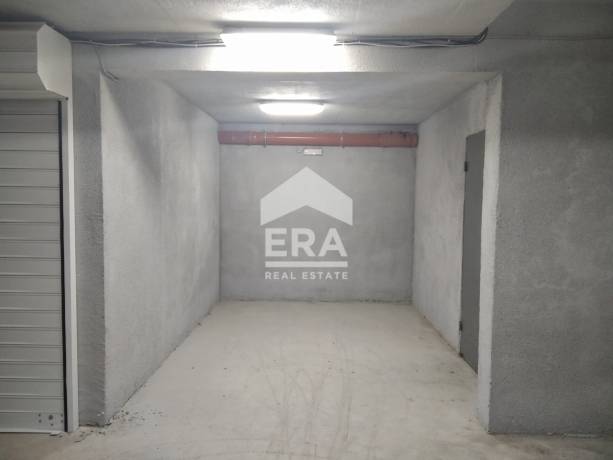ЕРА Вива предлага за продажба подземен гараж, подходящ за склад, разположен в района на Базар Левски, гр. Варна
