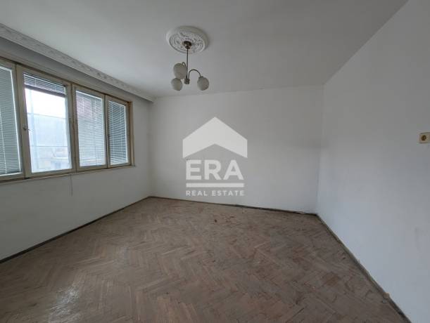ЕКСКЛУЗИВНО! Етаж от къща за продажба в кв. Басейна, гр. Шумен