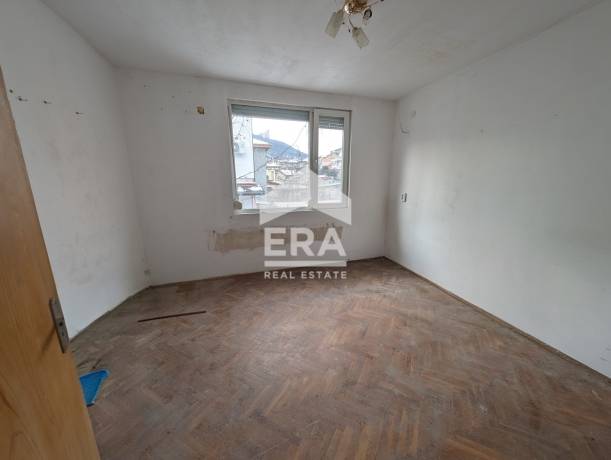 ЕКСКЛУЗИВНО! Етаж от къща за продажба в кв. Басейна, гр. Шумен