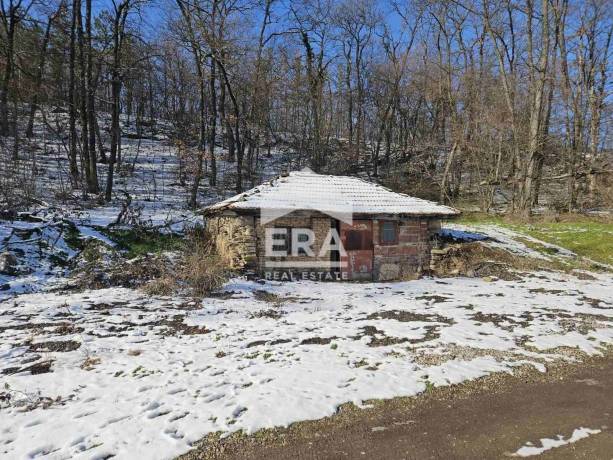 ЕКСКЛУЗИВНО! ЕРА ОСЪМ Ловеч предлага за продажба пункт за ракиеизваряване в с. Изворче