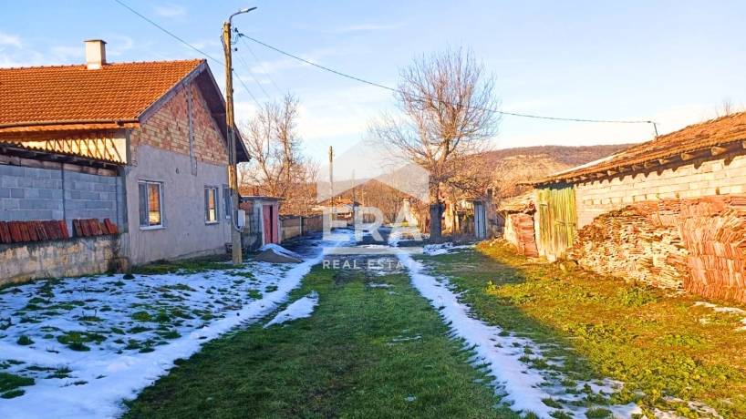ЕКСКЛУЗИВНО! ЕРА ИмотиТе предлага за продажба Урегулиран Поземлен имот с площ от 2090 кв.м. в с. Дряновец, общ. Разград