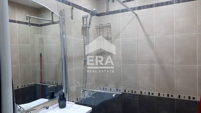 ERA Фамилия отдава уютен тристаен апартамент срещу Пирогов