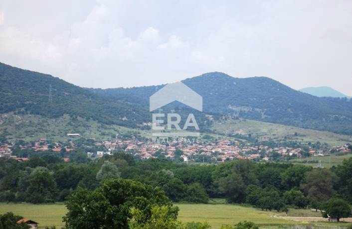 ЕРА Хоум предлага парцел в село Песнопой - идеален за вила с панорамна гледка