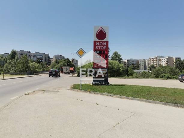 Цяла сграда за продажба в Промишлена зона - Изток, Ловеч
