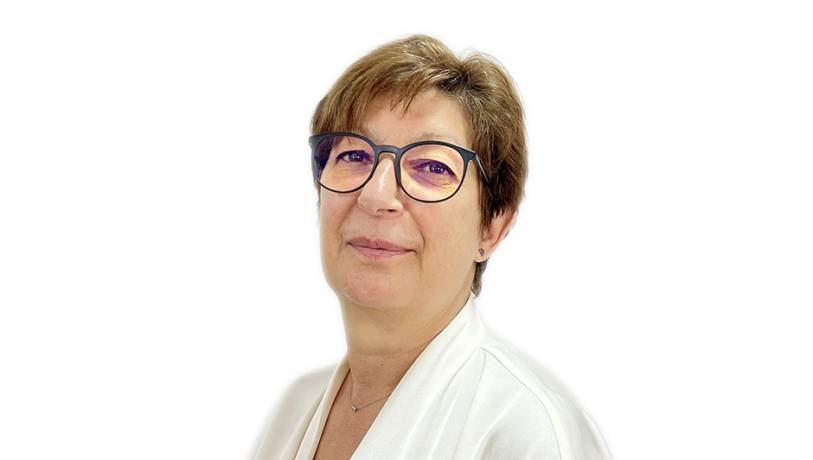 Моника Купенова