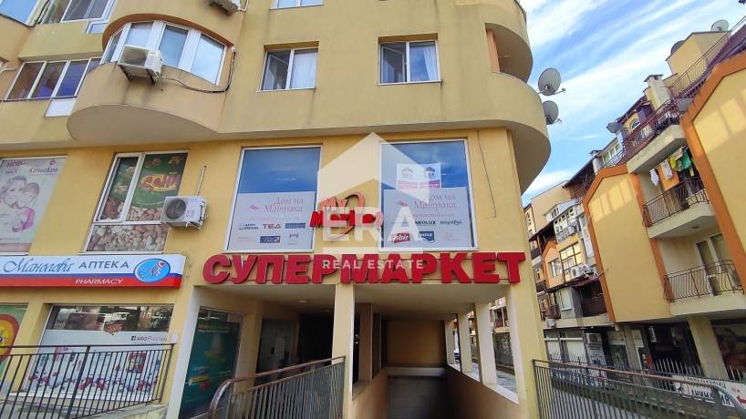 Ексклузивно! Търговско помещение за продажба със СОТ в търговски център, район "Възраждане I", Варна