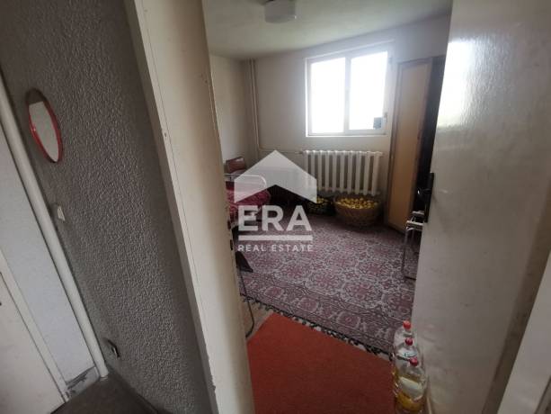 Жилищна сграда с гараж и постройки за продажба в кв. Мътница, гр. Шумен