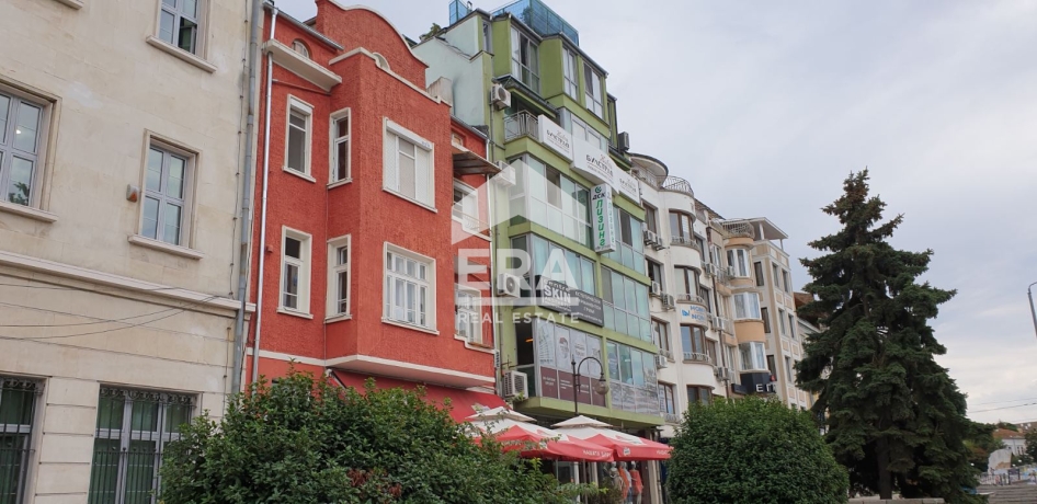 Бизнес имот за продажба в Център, Бургас