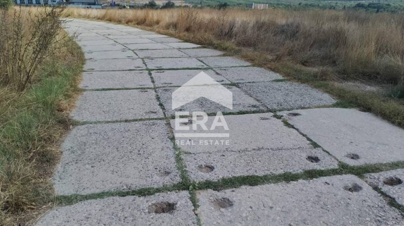 Промишлен парцел в района на село Езерово област Варна