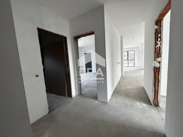 Четиристаен апартамент за продажба в кв. Бриз, Варна