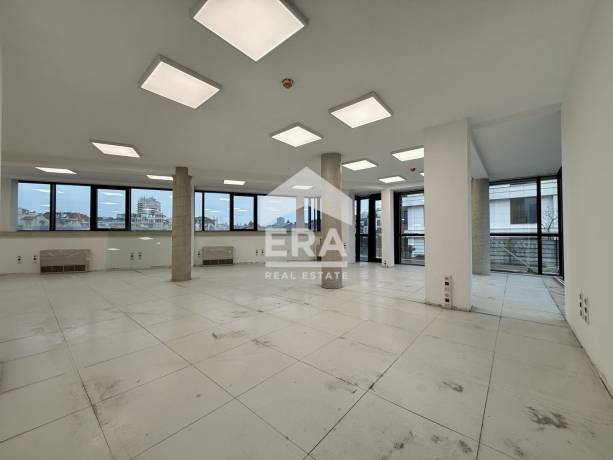 Офис под наем в бизнес сграда срещу Paradise Center
