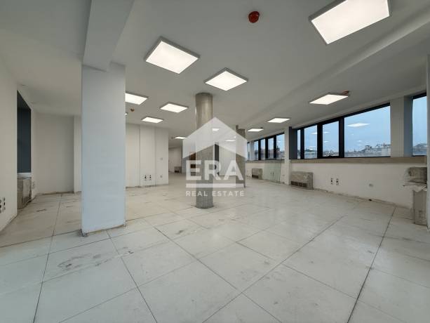 Офис под наем в бизнес сграда срещу Paradise Center
