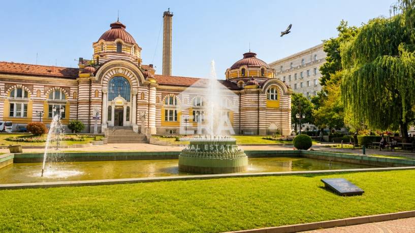 Тристаен апартамент за продажба в Център, София