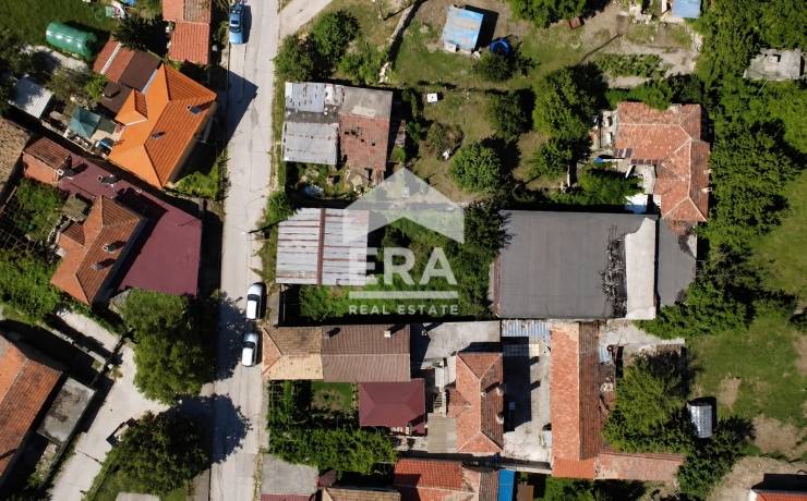 Ексклузивен бизнес имот за продажба с лице на асфалтов път в централната част на град Девня, обл. Варна