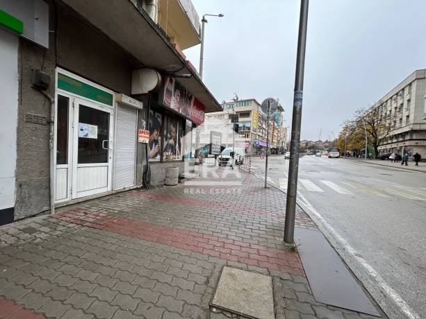 Атрактивно търговско помещение на ул. "Васил Левски" в гр. Велико Търново